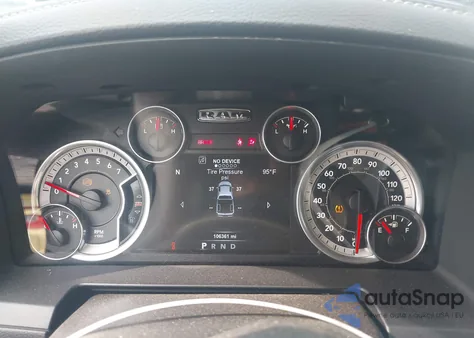 2015 Ram 1500 Laramie z USA, uszkodzony, nr VIN 1C6RR7NT3FS718378